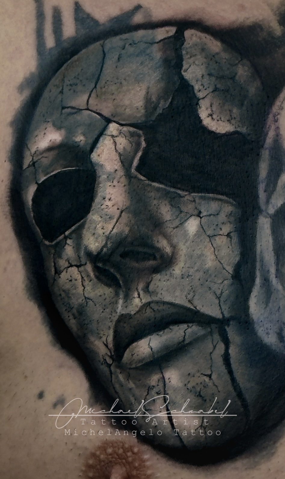 Realismus Tattoo Oberarm - Michelangelo Tattoo Halle